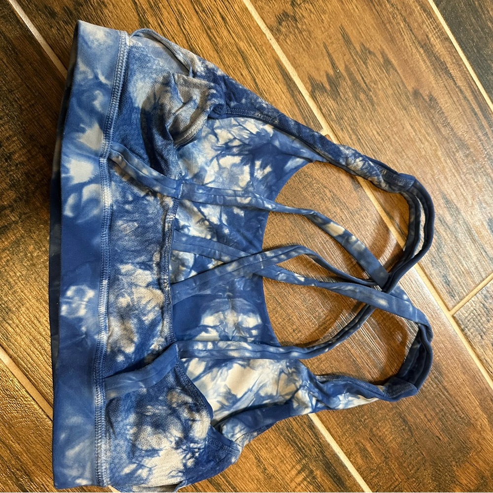 Lululemon Energy Blue Tie dye Sports Bra size 6 EUC! - Picture 5 of 5